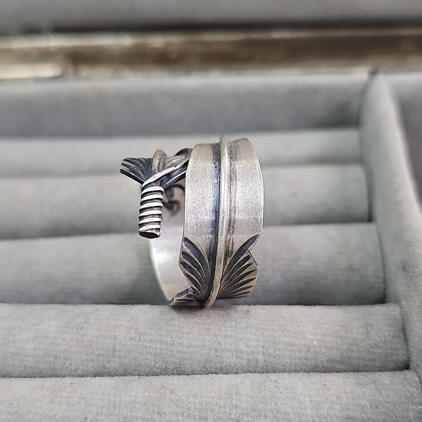 Feather ring