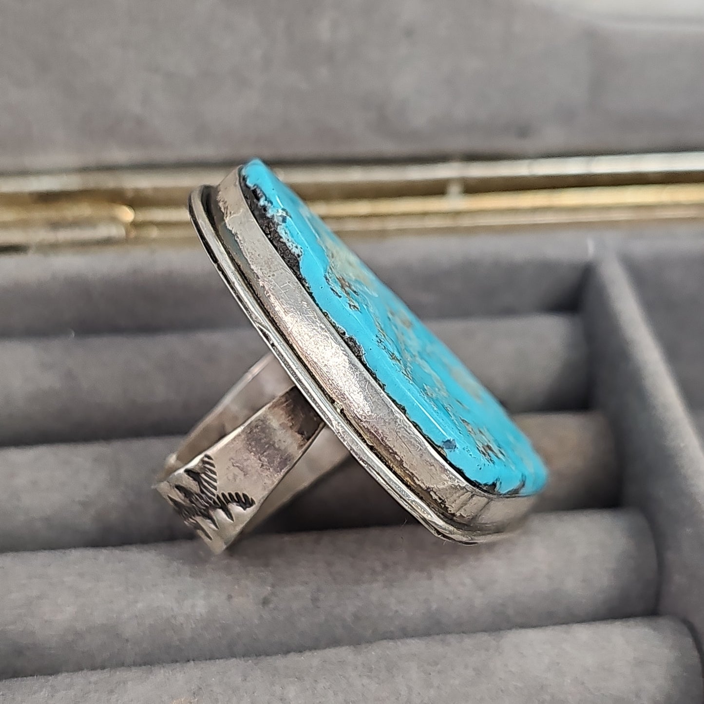 Wavy turquoise ring