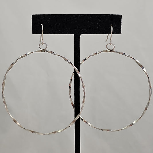 Twist hoop earrings