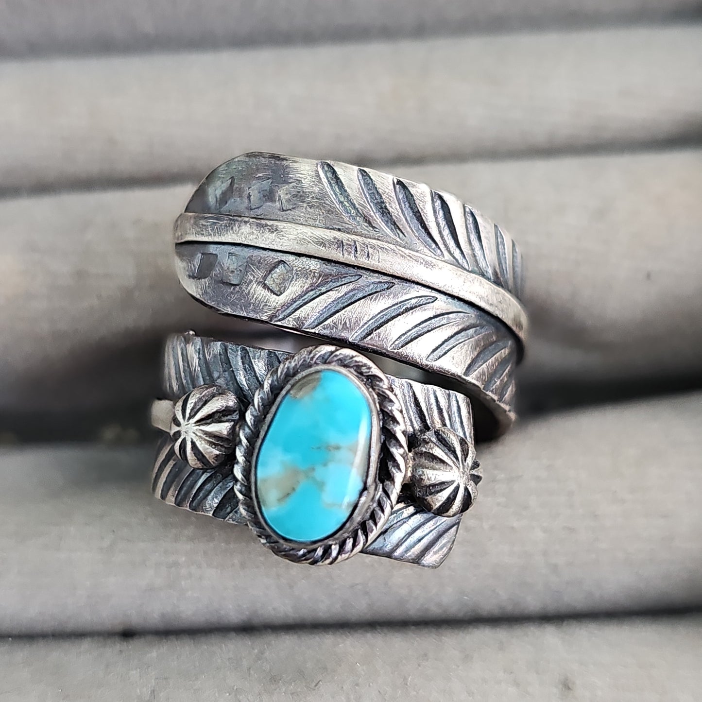 Heavy feather ring