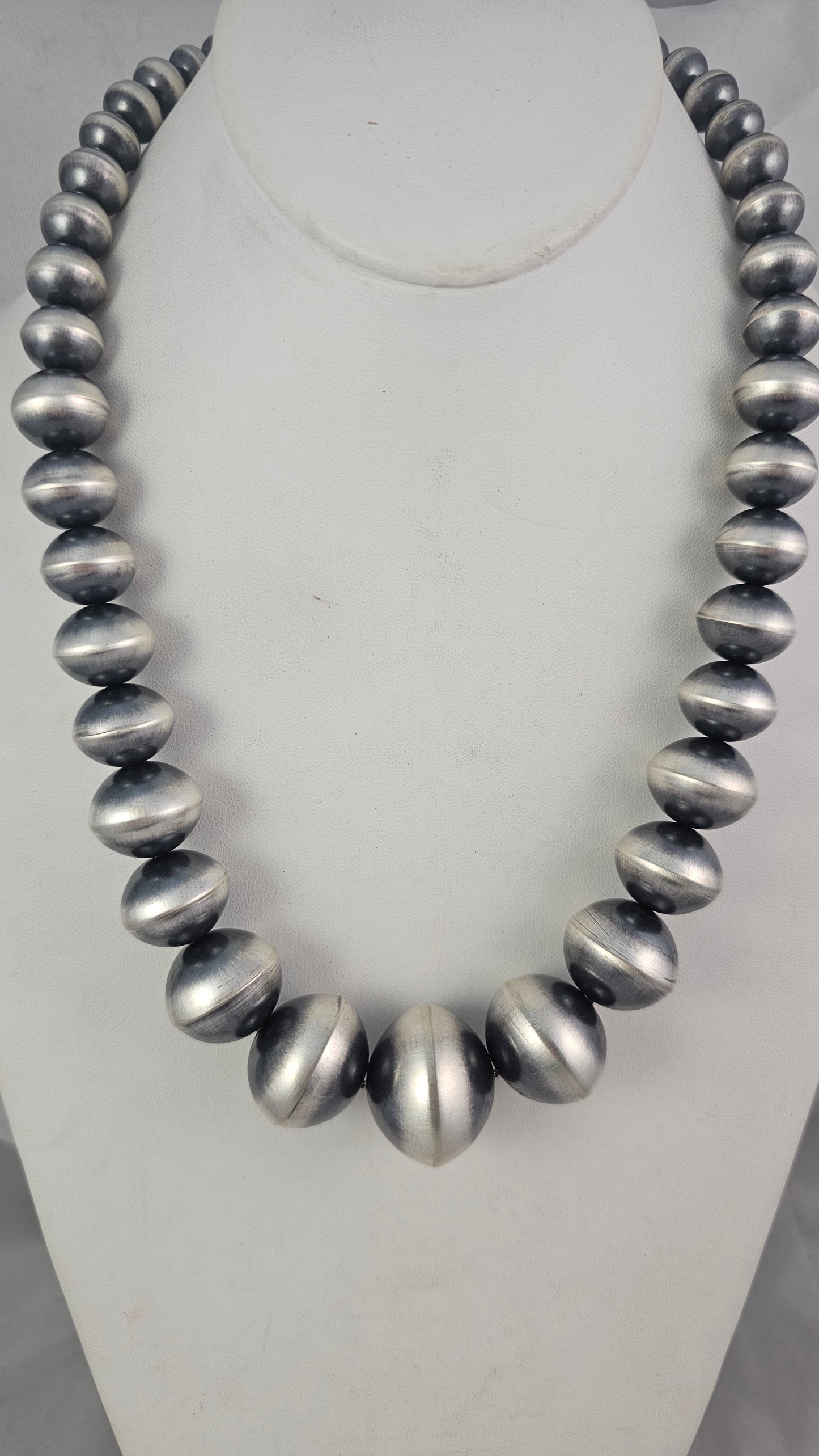 Graduated Navajo pearl necklace 22"