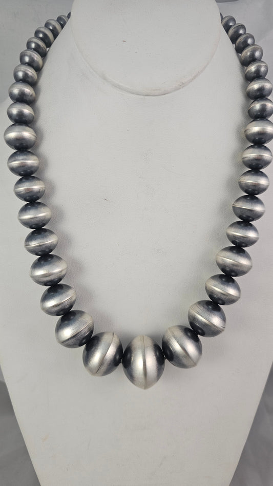 Graduated Navajo pearl necklace 22"