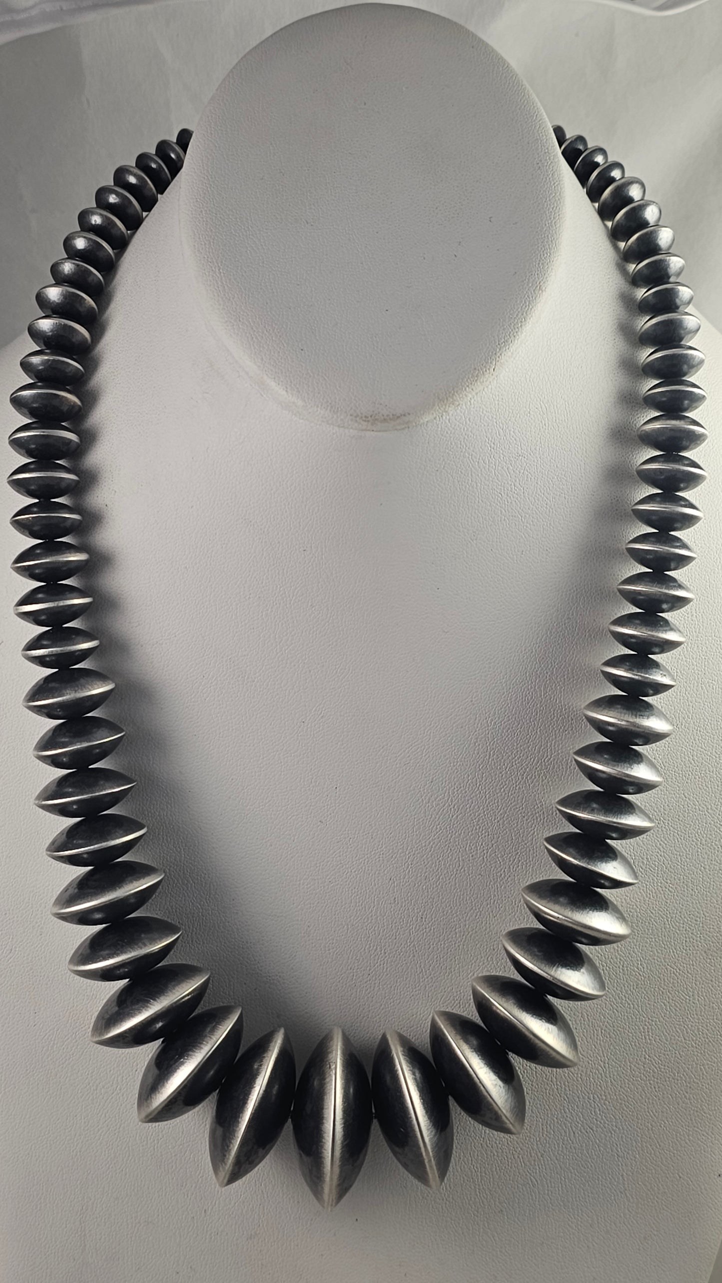 Graduated Navajo saucer pearl necklace