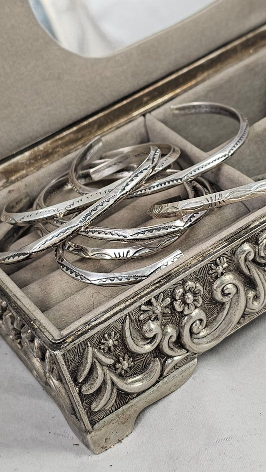 Triangle cuff
