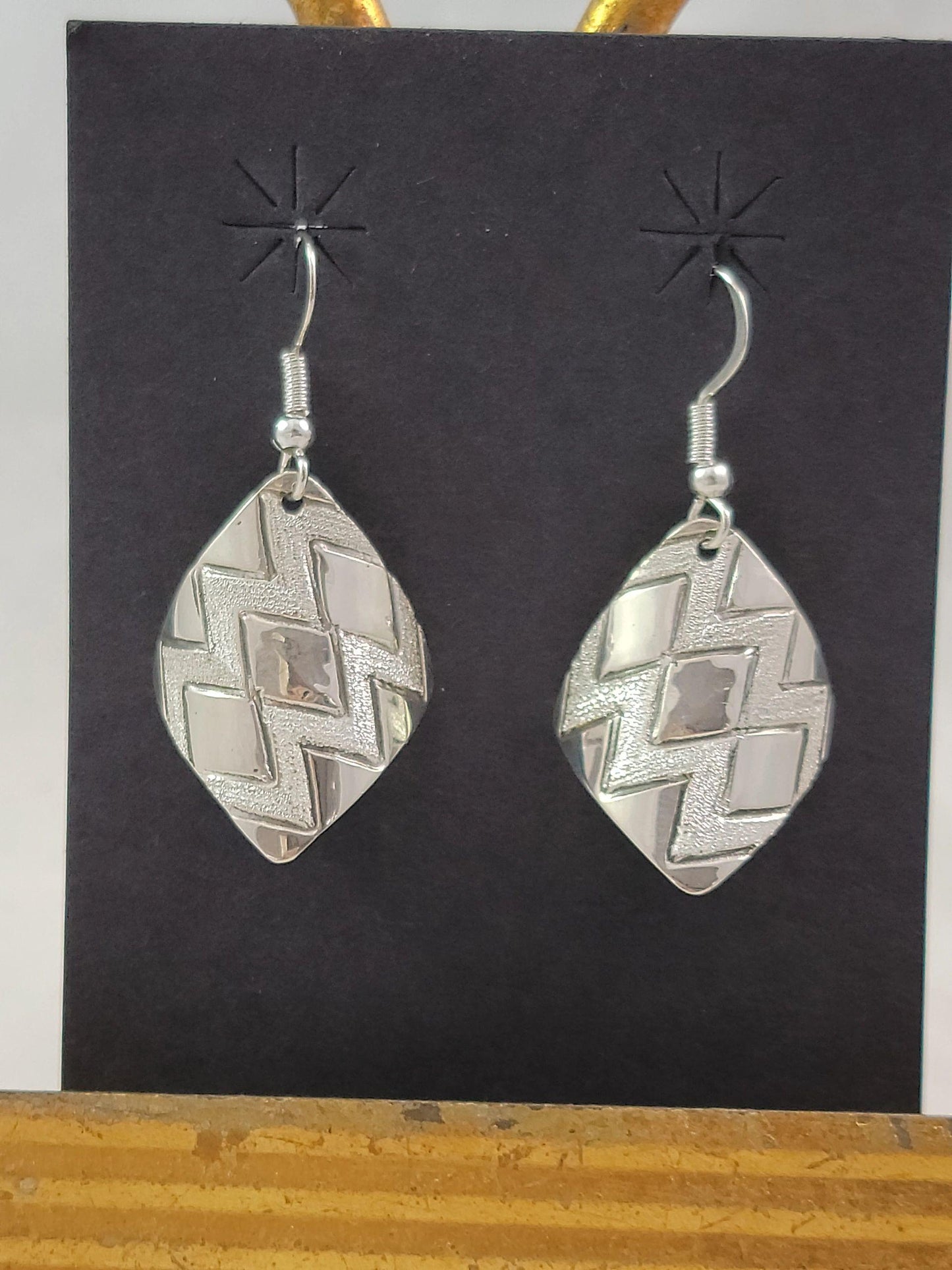 Zigzag rolled 1 inch earrings - Albuquerque Pawn Shop